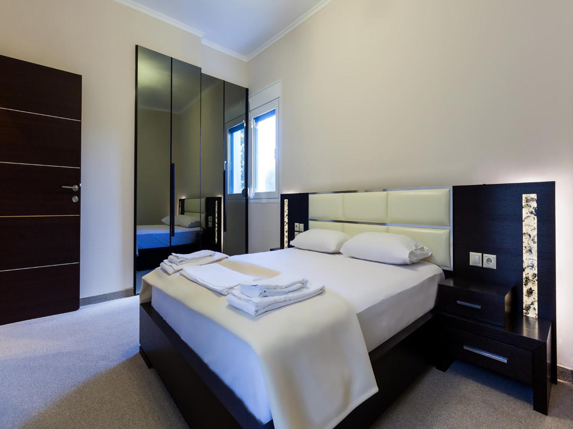 Pearl Bay Hotel Apartments Vrontados Bagian luar foto